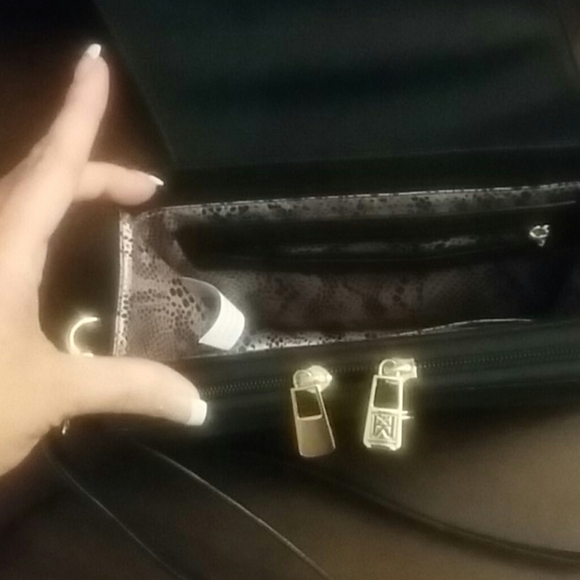 Karla Hansen brand new crossbody bag - Picture 3 of 3